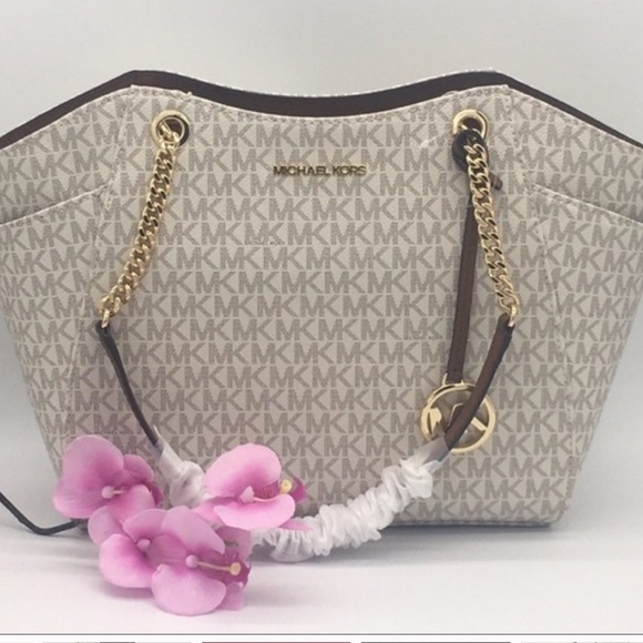 Michael Kors Handbags - MICHAEL KORS LG CHAIN SHOULDER TOTE VANILLA NWT
